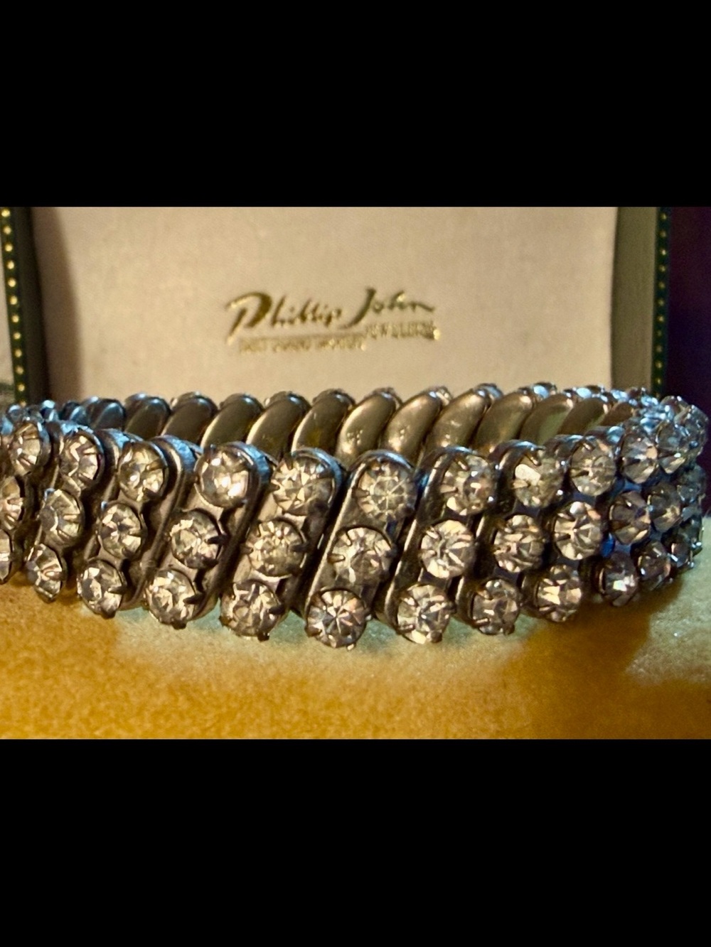 Vintage Silver-Tone diamond rhinestone Stretch Bracelet   Gorgeous